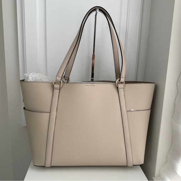 NWT Brand New Michael Kors Beige Tote Bag - Picture 4 of 6
